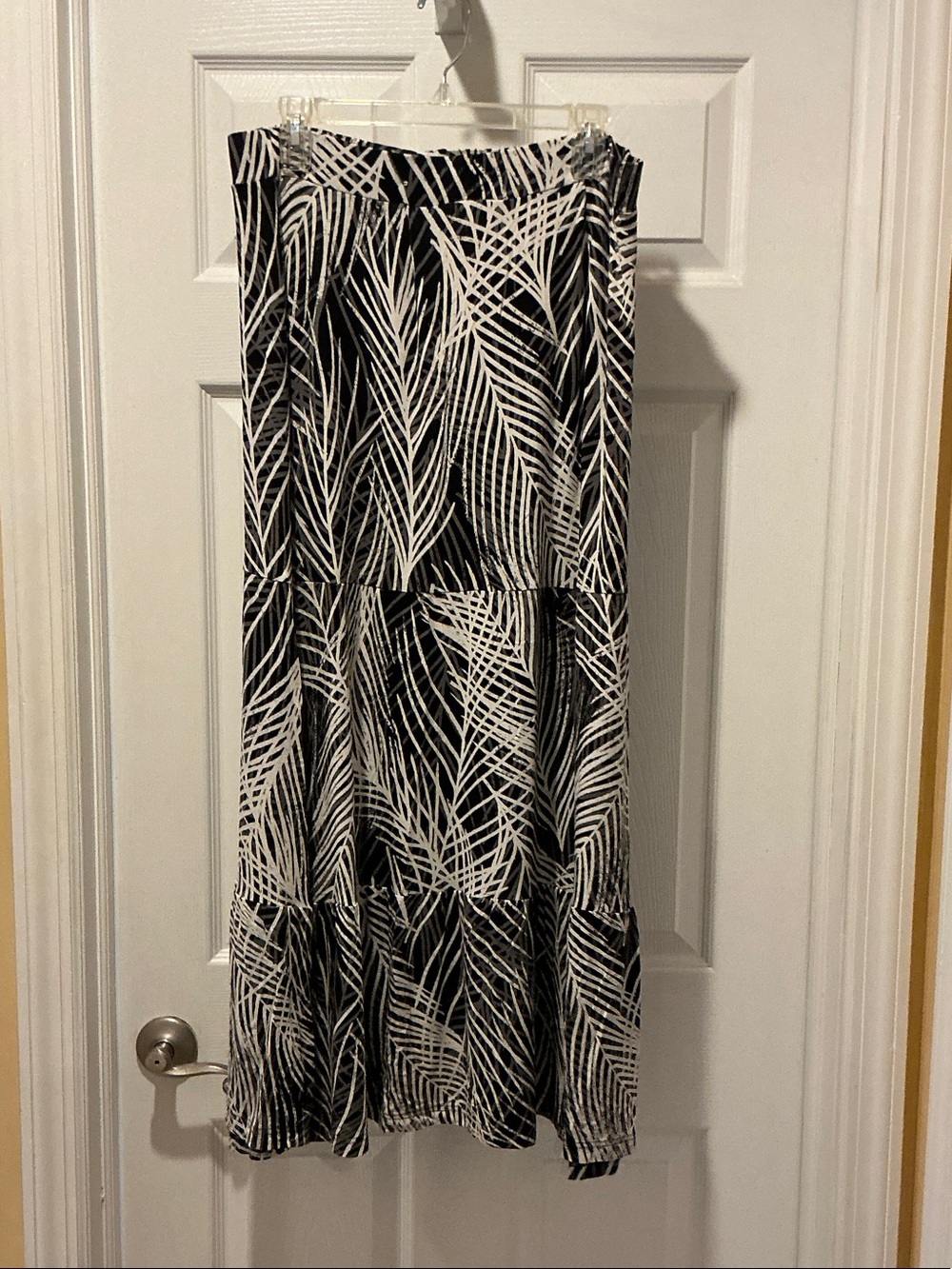 croft & barrow Black and White Palm-Print Tiered Maxi Skirt